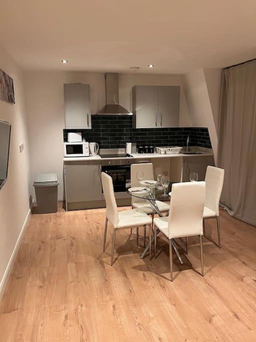 009- Studio Apartment In Ealing F5 Buitenkant foto