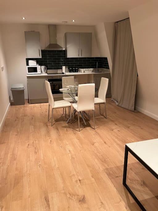 009- Studio Apartment In Ealing F5 Buitenkant foto